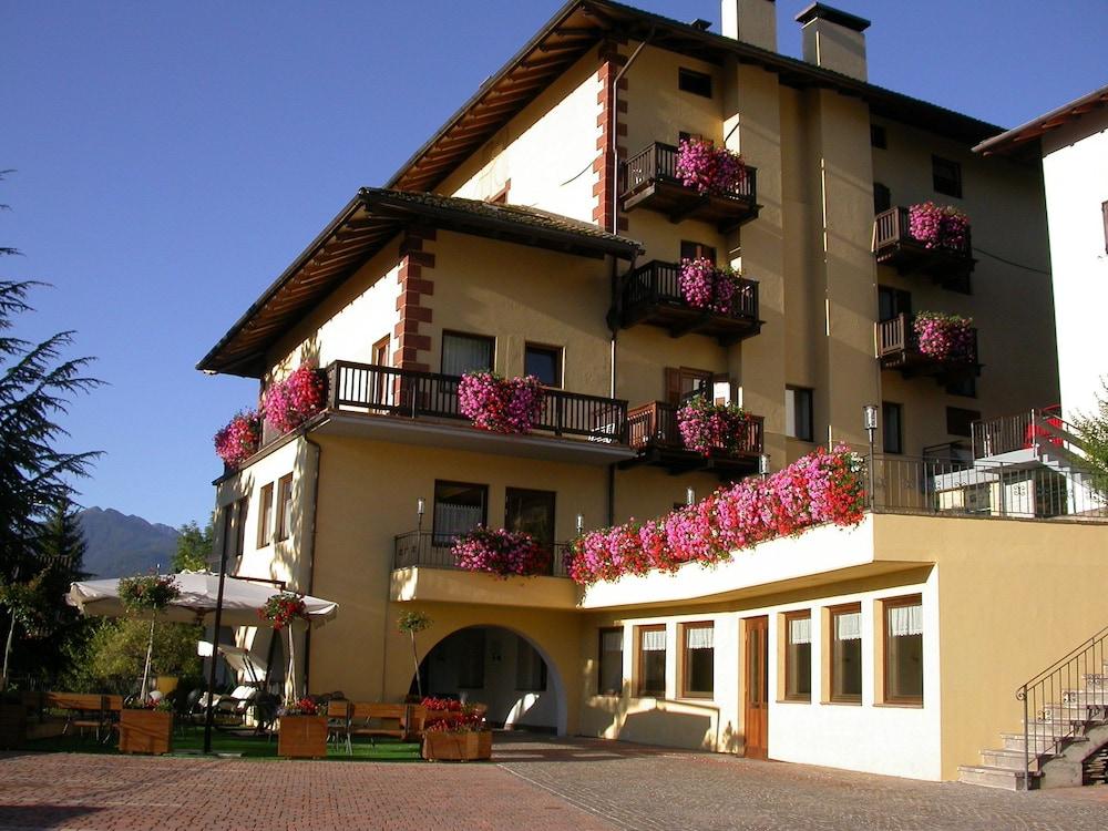 Hotel Corona Carano  Esterno foto